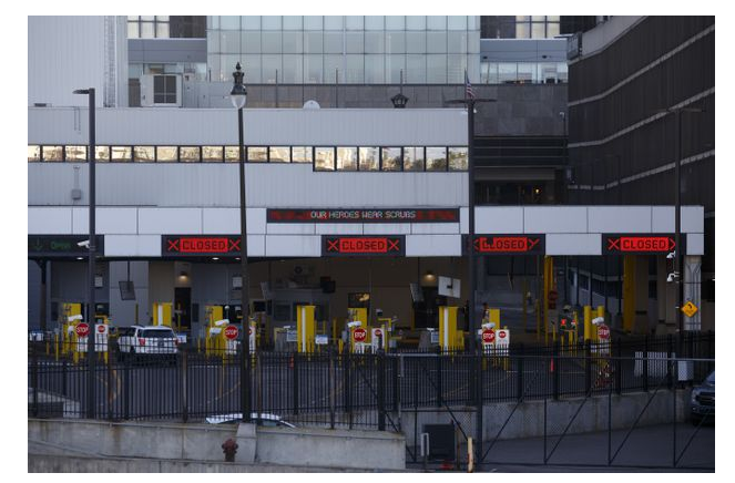 Canada, U.S. in talks to extend border closures amid pandemic, sources say